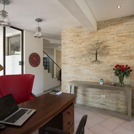 Montebello Guesthouse Windhoek Bagian luar foto