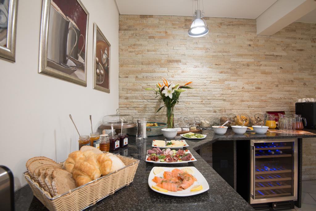 Montebello Guesthouse Windhoek Bagian luar foto