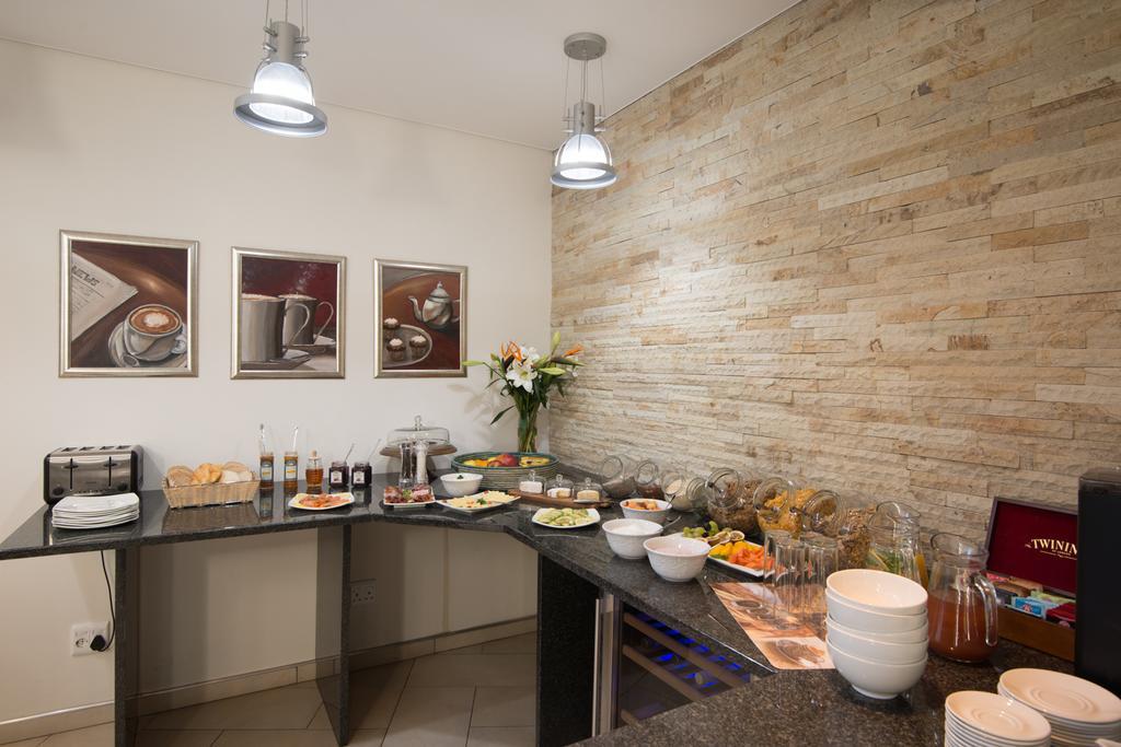 Montebello Guesthouse Windhoek Bagian luar foto