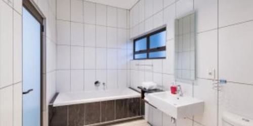Montebello Guesthouse Windhoek Bagian luar foto